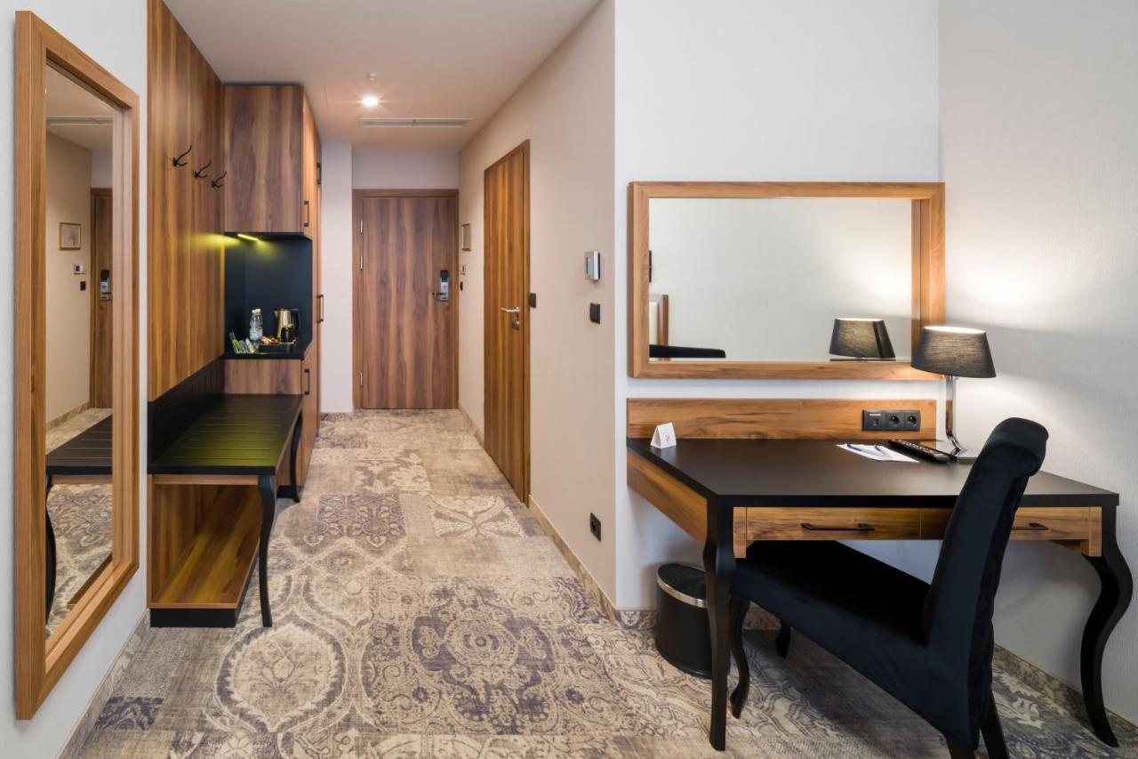 Sky Hotel คราคูฟ ภายนอก รูปภาพ